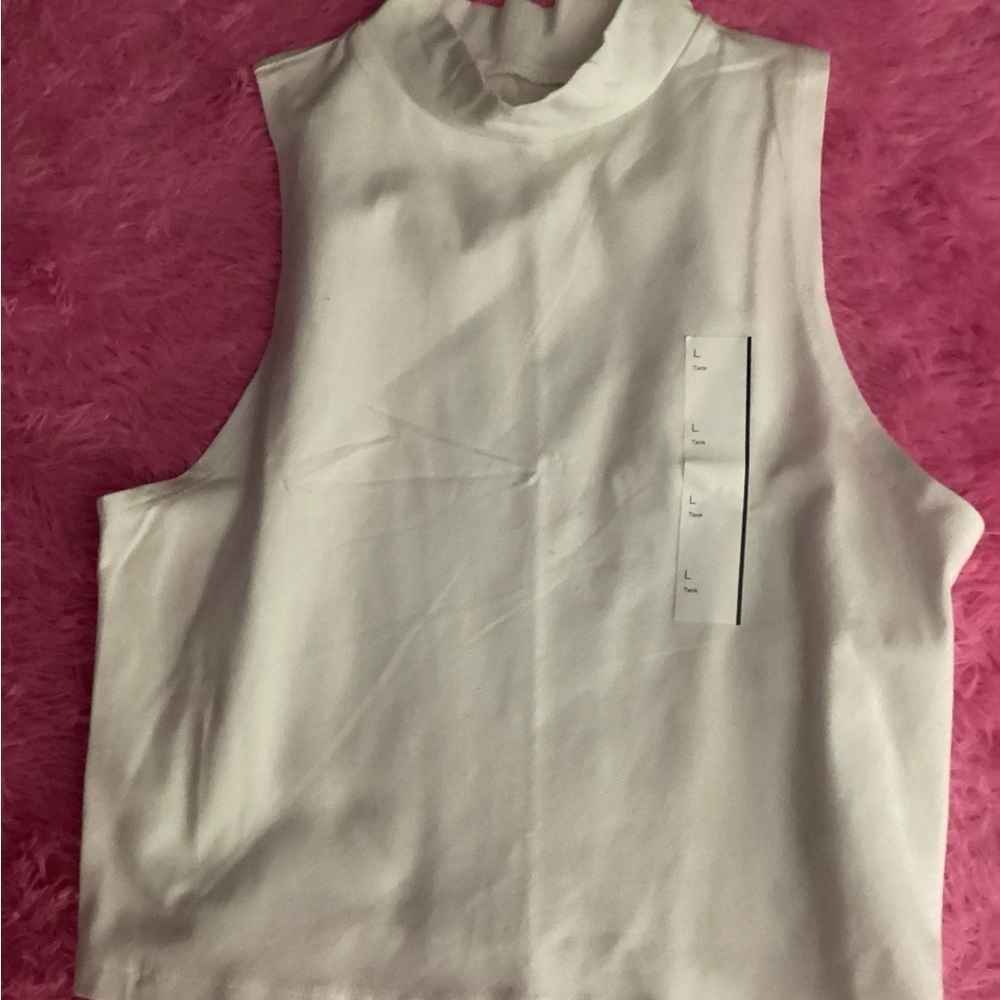 NWT WHITE CROPPED SLEEVELESS TUNIC SIZE JR L, BY WILD FABLE, GREAT DEAL
